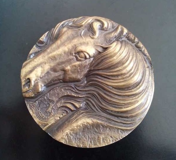 先睹为快:上币铸造2014马年50MM铜章亮相