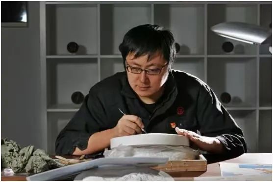 新品现货订购:对视---上币2024年朱熙华新作